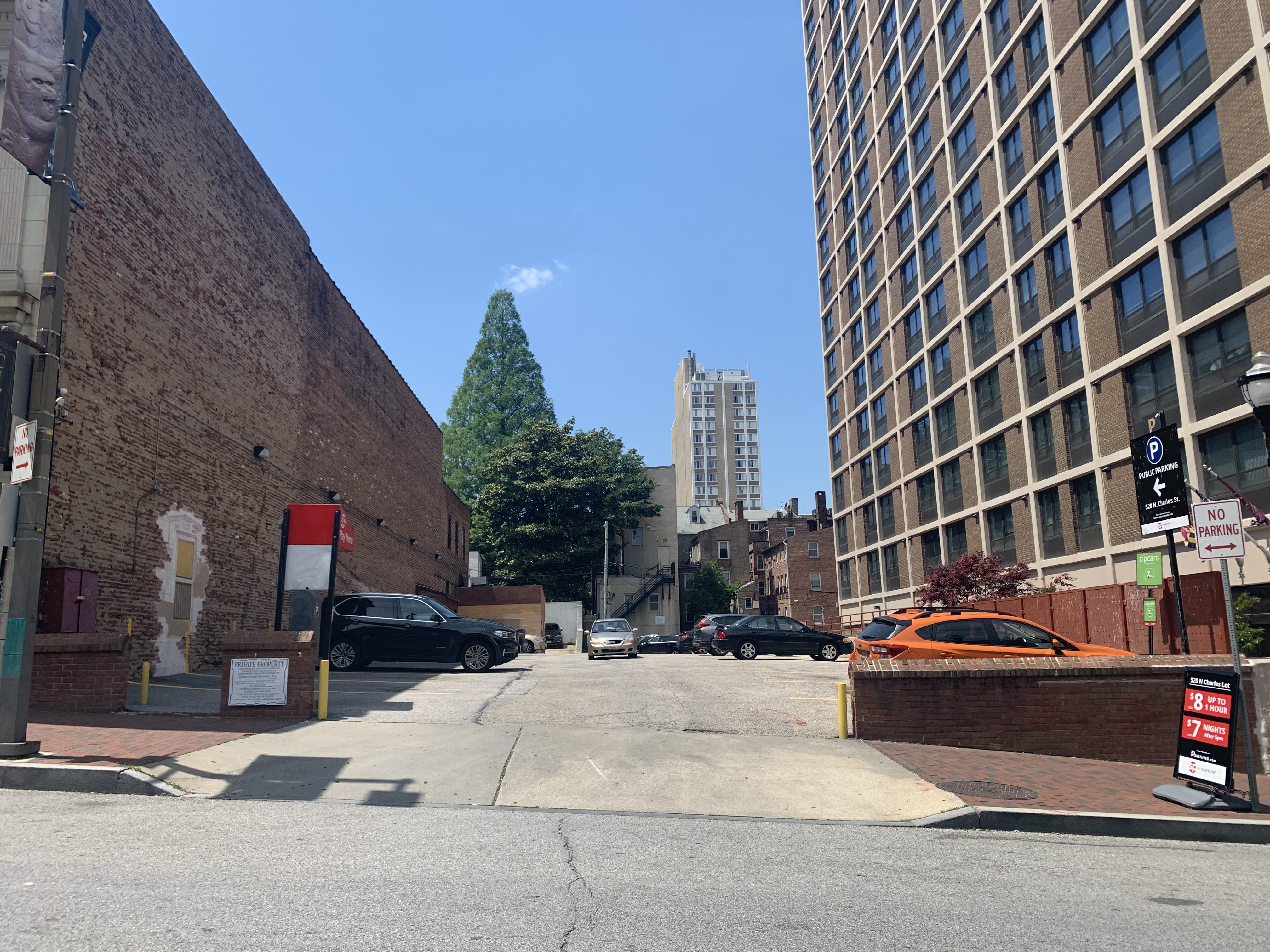 520 N.Charles St Lot Entrance